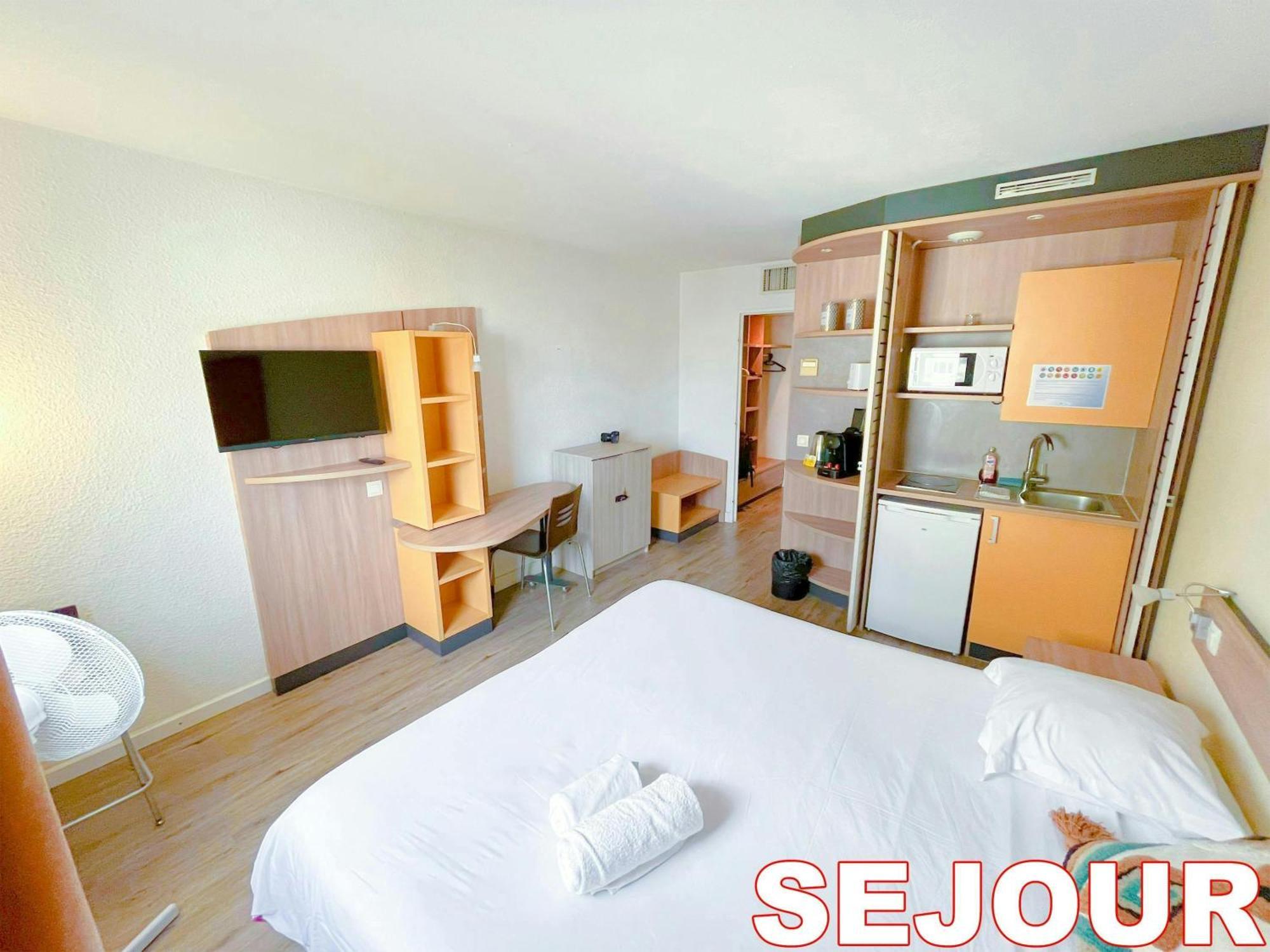 Paris Retreat 5 Minutes From Hoche Metroparking Leilighet Pantin Eksteriør bilde